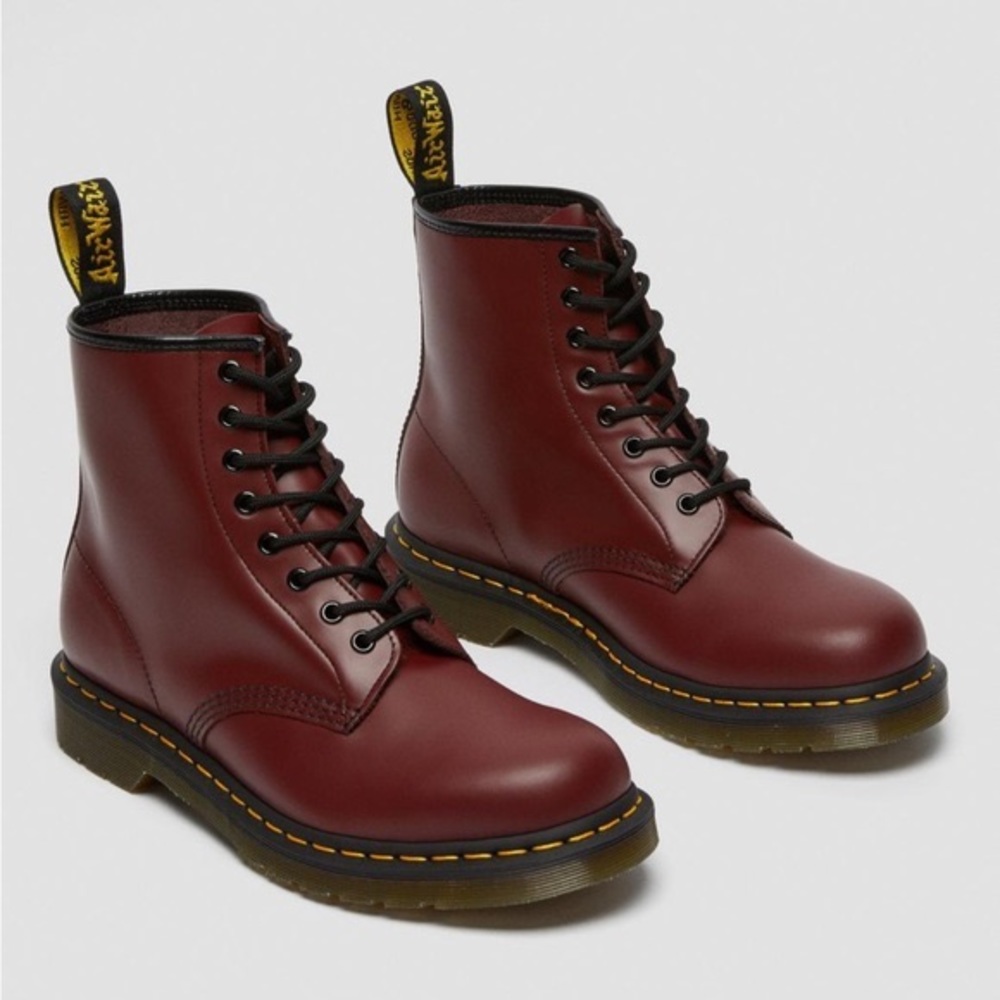 NEW Dr. Martens 1460 Smooth Leather Lace Up Boots Mens 7 (Womans 8) NWT
